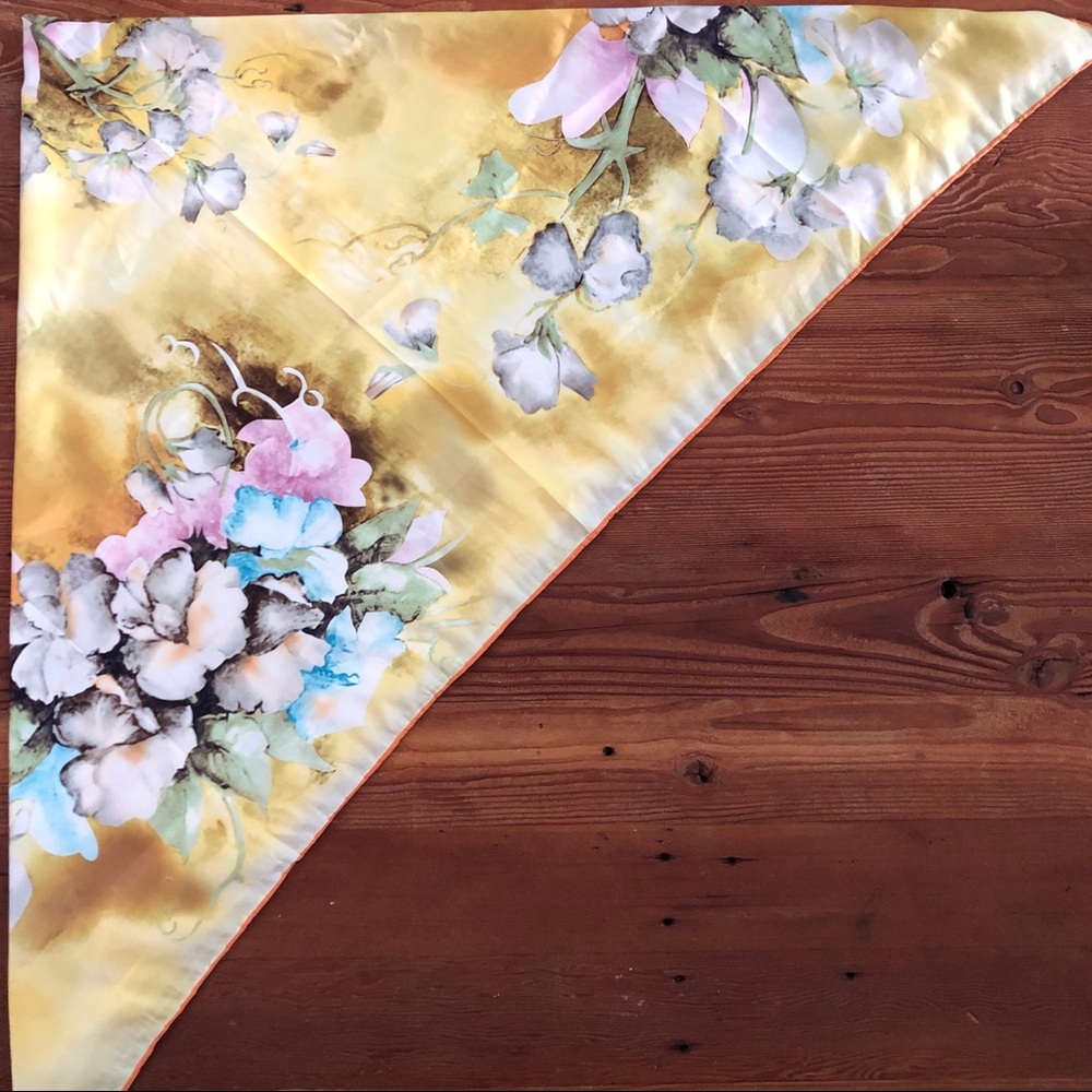 Yellow/gold floral Scarf - Picture 3 of 8